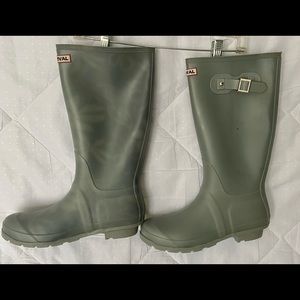 New Without Tags Mens Gray Festival Rubber Rain Boots Size 8- MAKE AN OFFER!!